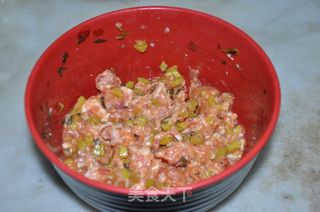 雪菜肉泥春卷的做法步骤:4