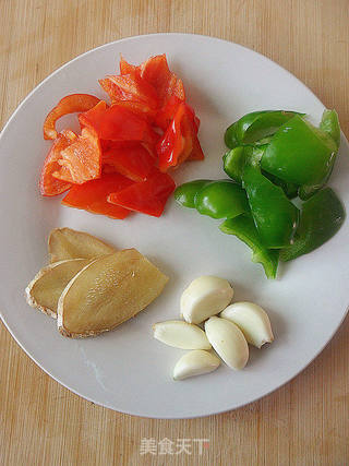 肉控们的最爱【椒块五花肉片儿】的做法步骤:2