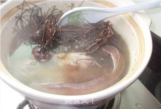 春夏汤水 鸡骨草煲猪横脷汤的做法步骤:5