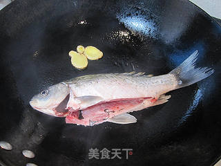 鲫鱼猪仔薯汤的做法步骤:4