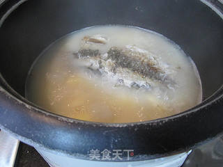 鲫鱼猪仔薯汤的做法步骤:9