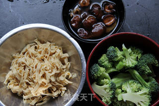 五香鸡汁猫耳朵的做法步骤:2