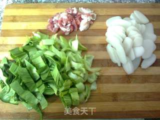 家乡的味道——青菜汤年糕的做法步骤:3