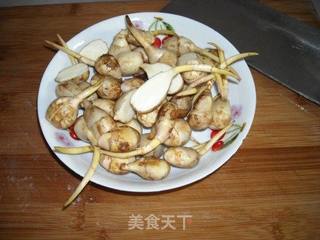 慈菇焖鸡翅的做法步骤：3