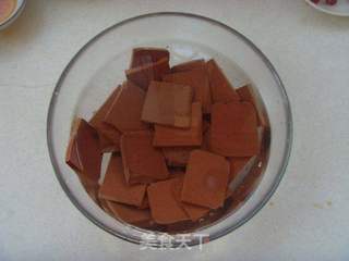 味蕾诱惑---水煮鸭血的做法步骤:2
