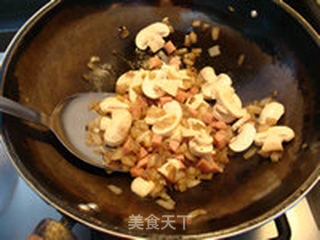 香肠蘑菇焗饭的做法步骤:3
