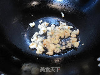 沙姜煎焗黑鲫鱼的做法步骤:2