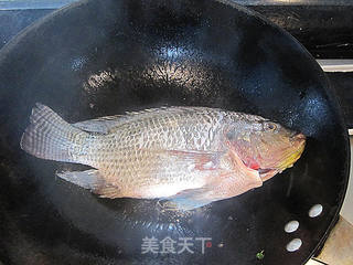 沙姜煎焗黑鲫鱼的做法步骤:3