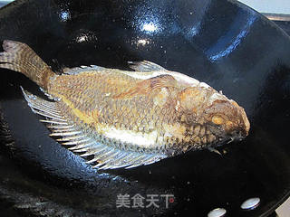沙姜煎焗黑鲫鱼的做法步骤:4