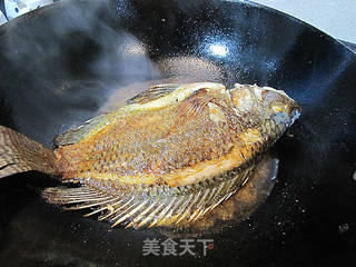 沙姜煎焗黑鲫鱼的做法步骤:5