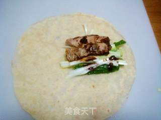 全聚德烤鸭卷小饼的做法步骤：15