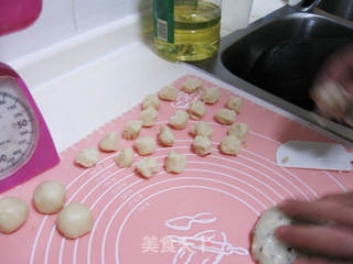 小巧美味的老婆饼的做法步骤:3