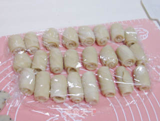 小巧美味的老婆饼的做法步骤:8