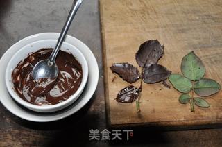 浪漫情人节的DIY巧克力玫瑰的做法步骤:10