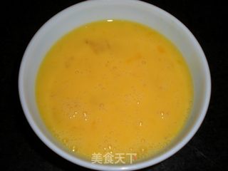 五彩蛋炒饭的做法步骤:2