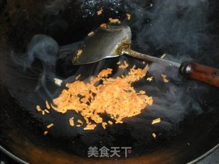 五彩蛋炒饭的做法步骤:4