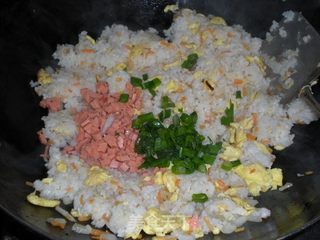 五彩蛋炒饭的做法步骤:9