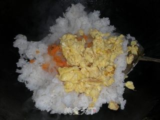 五彩蛋炒饭的做法步骤:8