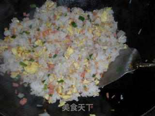五彩蛋炒饭的做法步骤:10