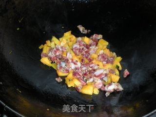 南瓜香肠炒饭的做法步骤:4