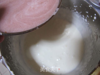 情人节的草莓酸奶慕斯蛋糕的做法步骤:6