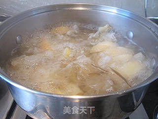冰糖煲鲜百合雪耳糖水的做法步骤:7