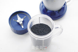 【南瓜黑芝麻汤圆】经典黑芝麻馅的做法步骤:3