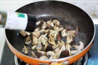 预防春季流感的3分钟快手小炒菜——【油醋双菇】的做法步骤:6