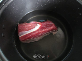 东坡牛肉的做法步骤：1