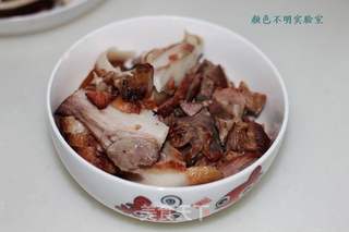 蒜苗香菇炒猪头肉的做法步骤:3