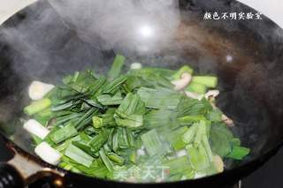 蒜苗香菇炒猪头肉的做法步骤:5