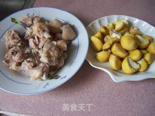板栗烧鸡的做法步骤：1