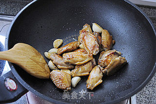 蒜子扣鸡翅的做法步骤:8