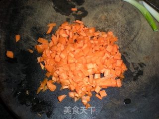 胡萝卜香肠烫饭的做法步骤:3