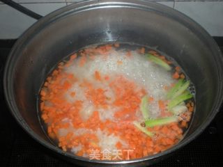 胡萝卜香肠烫饭的做法步骤:6