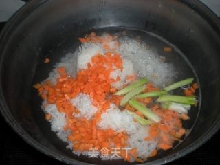 胡萝卜香肠烫饭的做法步骤:5