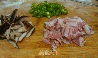 香菇培根披萨的做法步骤:4