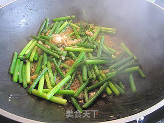 鱼片炒蒜苔的做法步骤:8