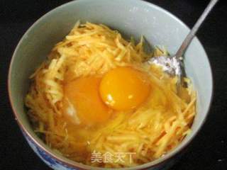 黑芝麻地瓜蛋饼的做法步骤:3