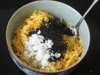 黑芝麻地瓜蛋饼的做法步骤:4