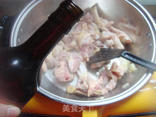 一款提高免疫力的春季养生菜——香菇焖鸡的做法步骤:3
