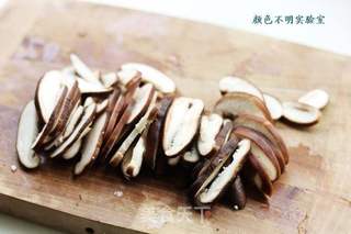 西葫芦炒香菇的做法步骤:2