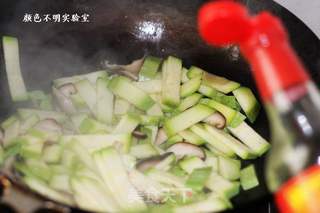 西葫芦炒香菇的做法步骤:5