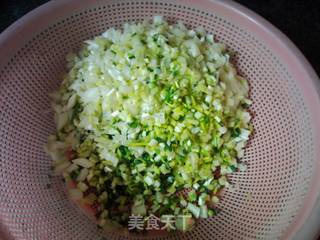 【炸春卷】的做法步骤:7