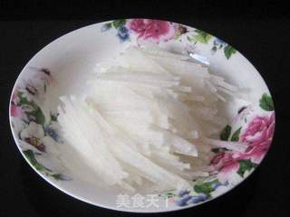 萝卜丝小黄鱼汤的做法步骤:2