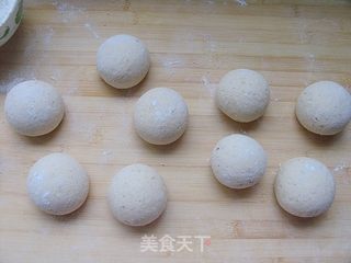 给豆渣一个好去处——咸香Q滑豆渣馒头的做法步骤：7