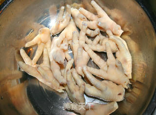 【美味的秘制豆豉】蜜汁豆豉凤爪的做法步骤：3