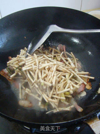 腊味小炒鱼腥草的做法步骤:5