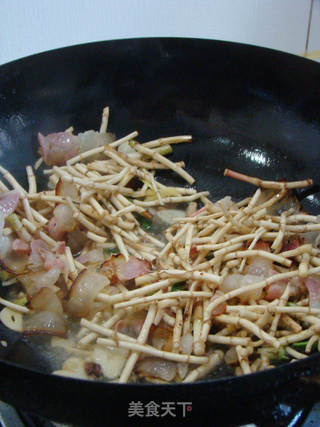 腊味小炒鱼腥草的做法步骤:6
