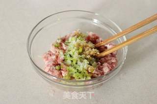 让珍珠肉丸子口感更细嫩软糯的秘诀——【珍珠丸子】的做法步骤:3